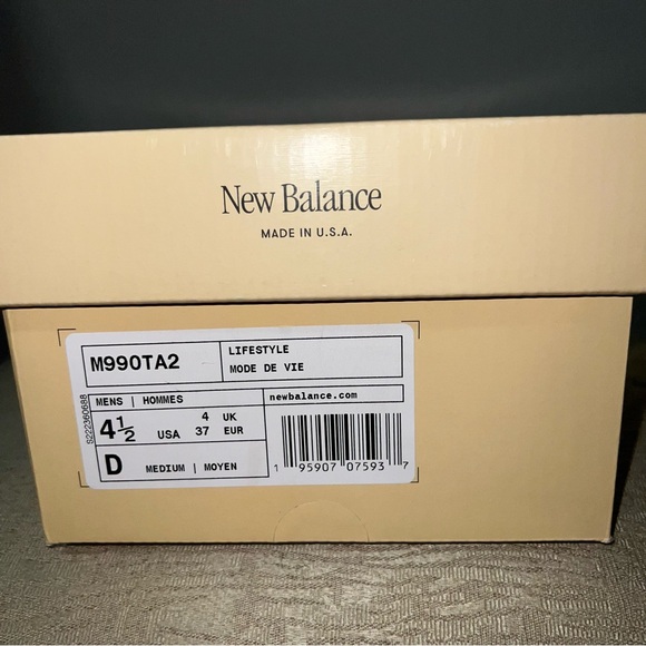 •SOLD• New balance 990 v6 - Picture 2 of 6